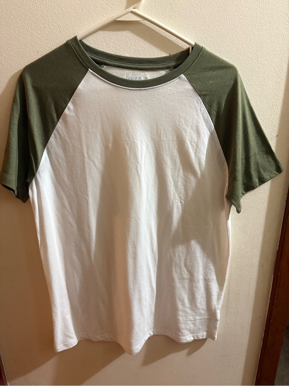 Cat & Jack Boys size XXL white tee shirt with green short sleeves